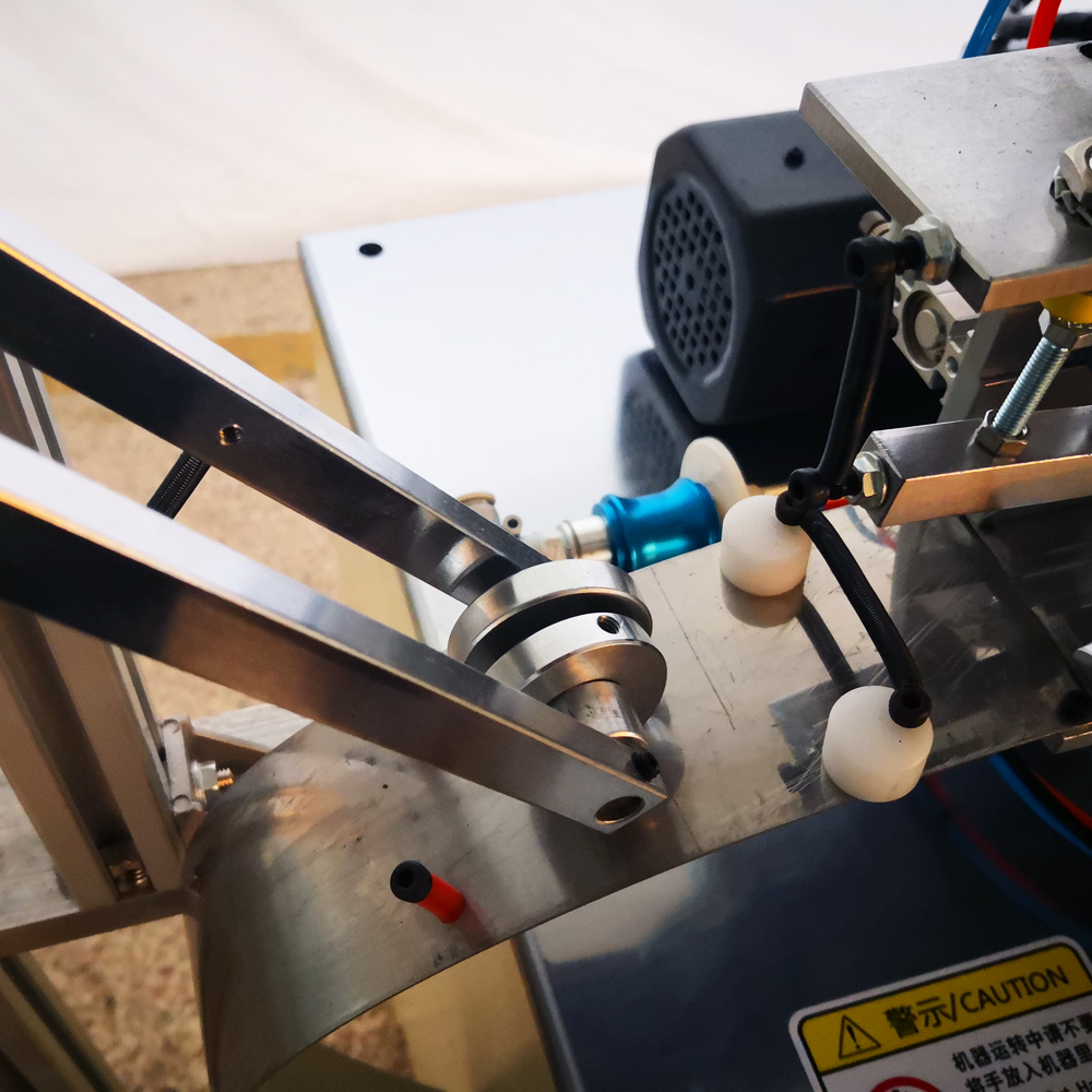 PM-082-M Ultrasonic open end cutting machine with robot arm