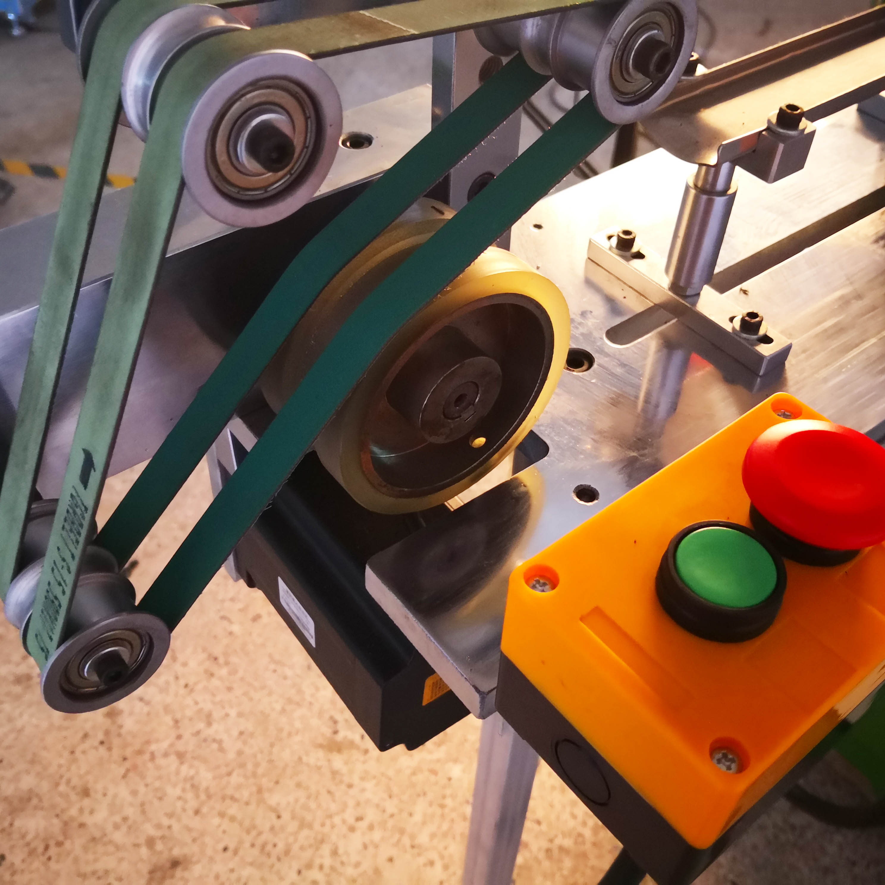 PM-019 Auto close end moulding machine