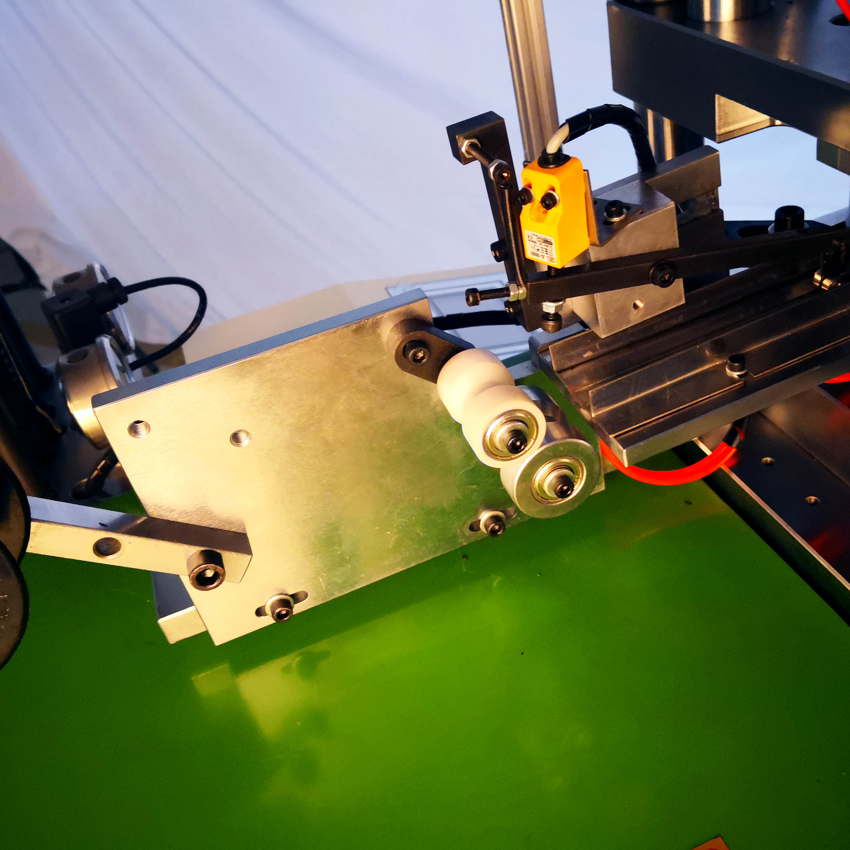 PM-019 Auto close end moulding machine