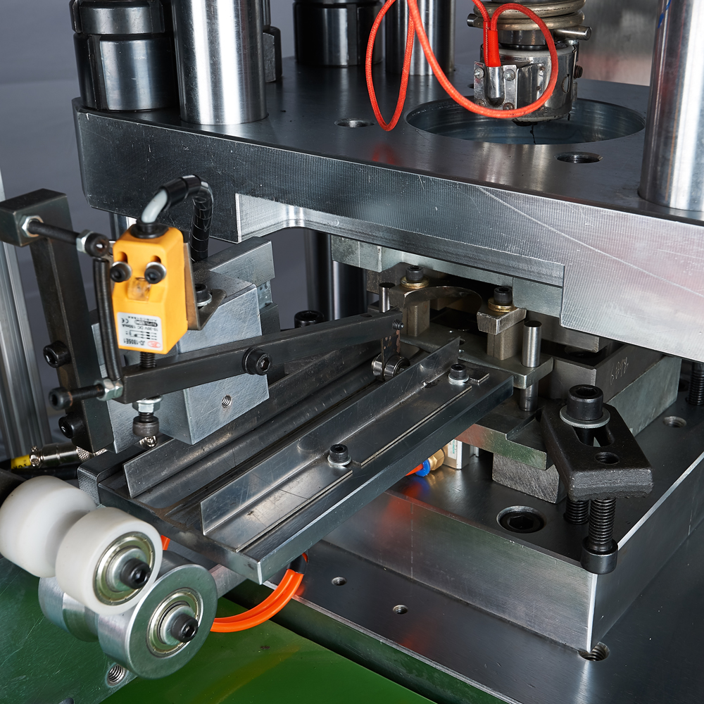 PM-019 Auto close end moulding machine