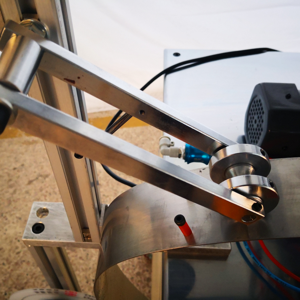PM-092-N Ultrasonic close end cutting machine with robot arm