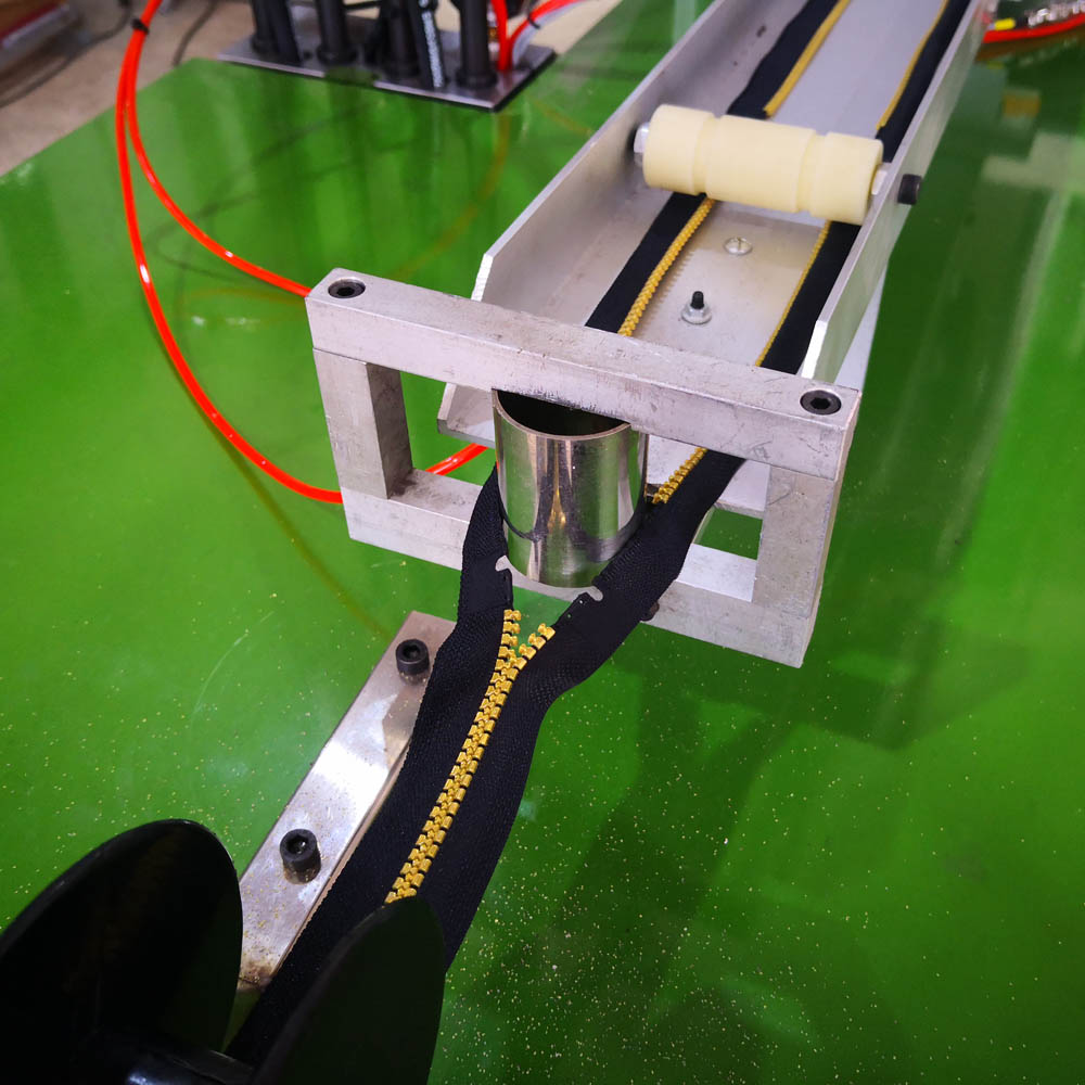 PM-018 Auto open end moulding machine