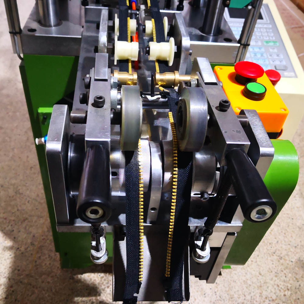 PM-018 Auto open end moulding machine