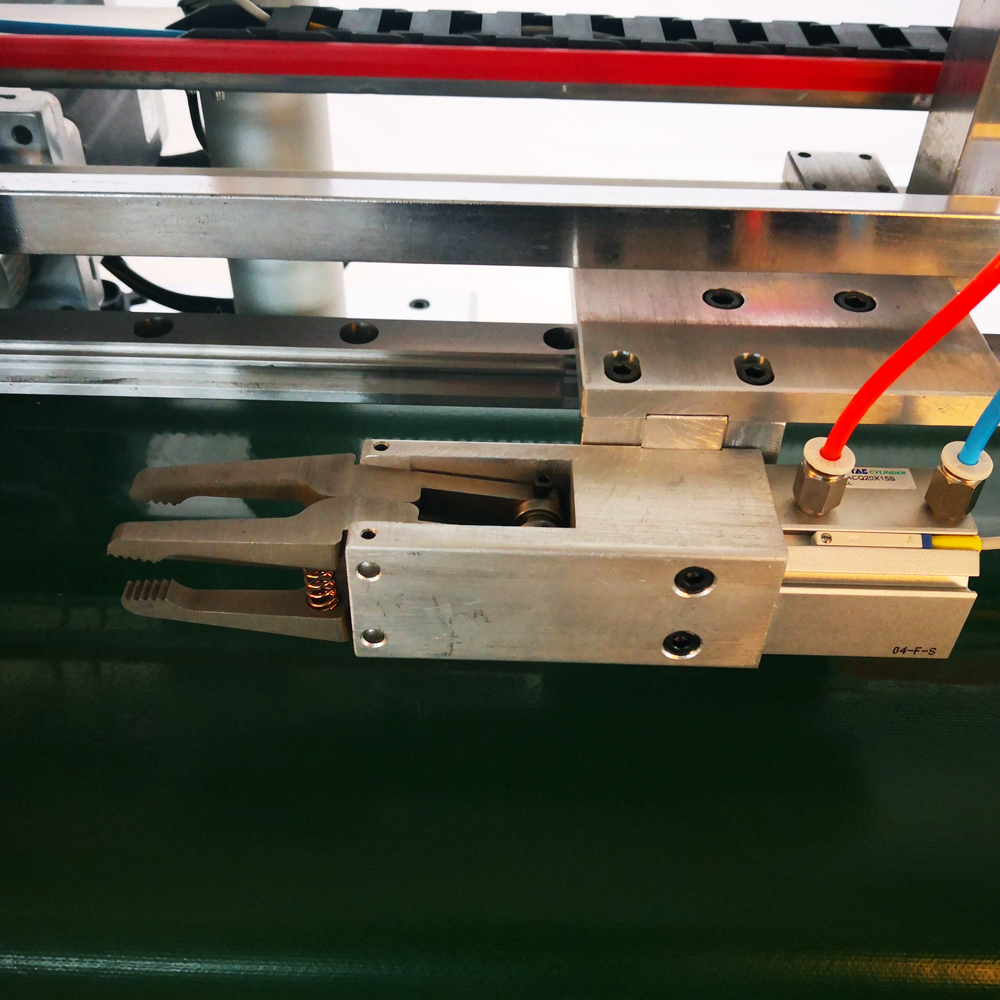 PM-081-N Normal open end cutting machine with robot arm