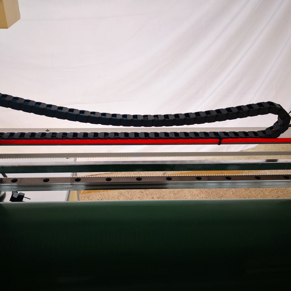 PM-091-N Normal close end cutting machine with robot arm