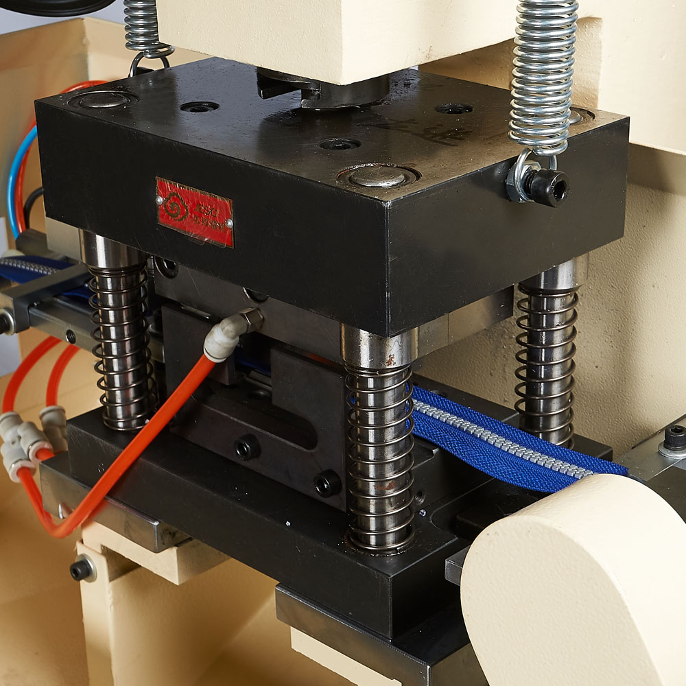 PM-021 Plastic zipper gapping machine