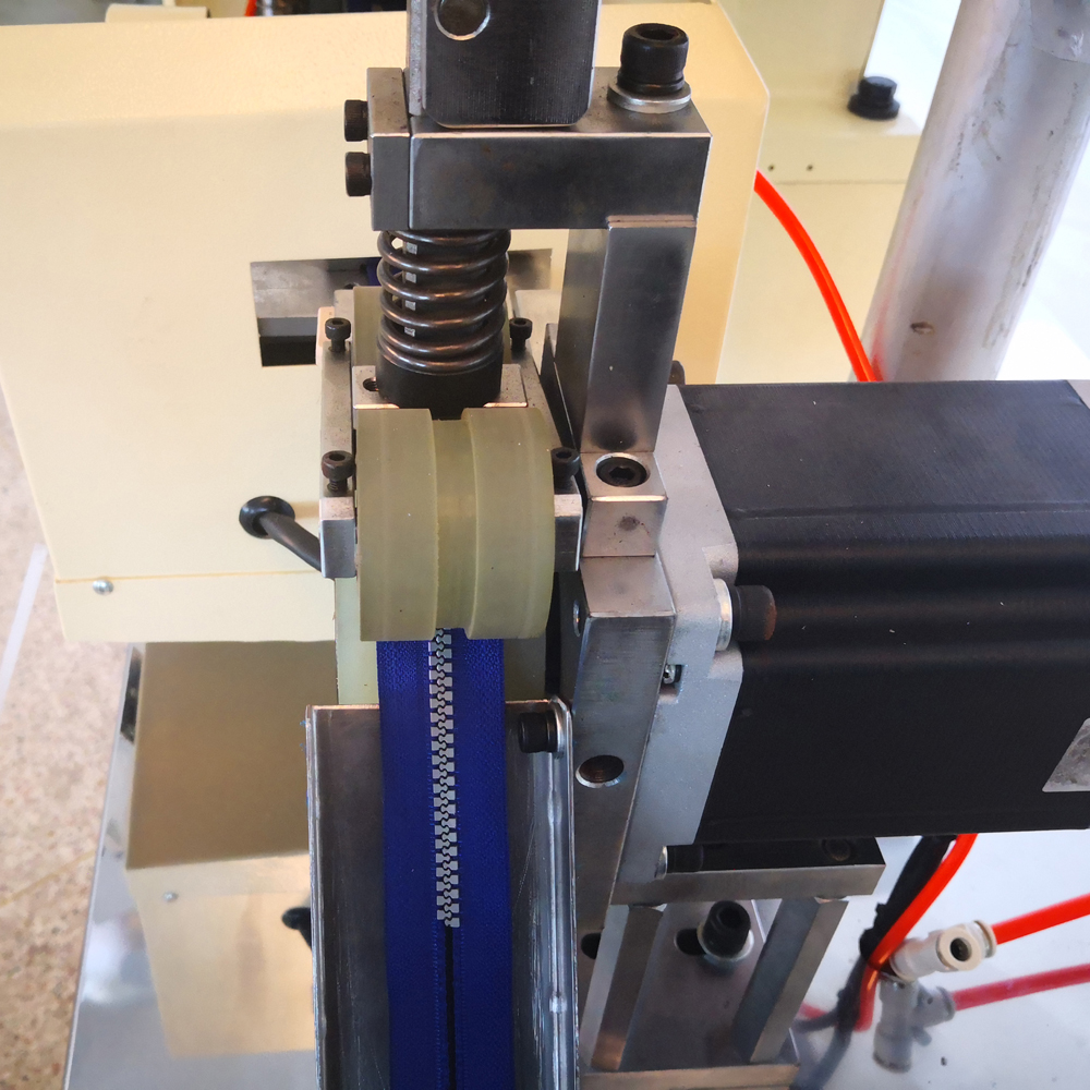 PM-021 Plastic zipper gapping machine