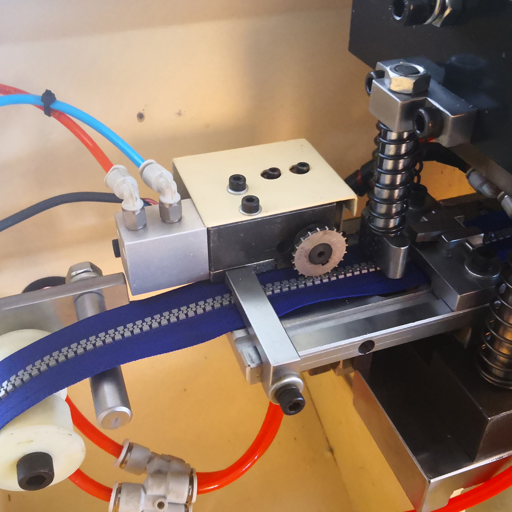 PM-021 Plastic zipper gapping machine