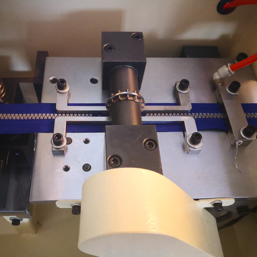 PM-021 Plastic zipper gapping machine