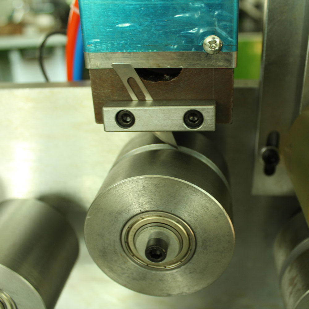 PM-157 Waterproof zipper cutting incision making machine