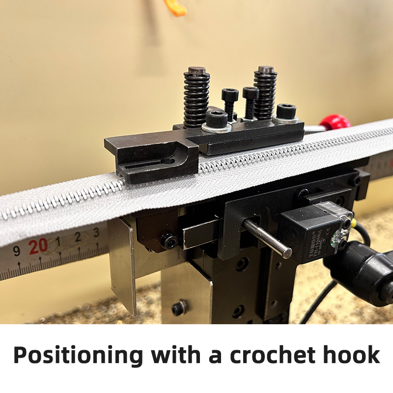 PM-051 Auto metal zipper gapping machine (double teeth selection)