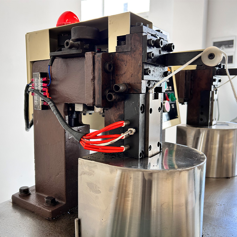 PM-550 Nylon zipper coiling machine