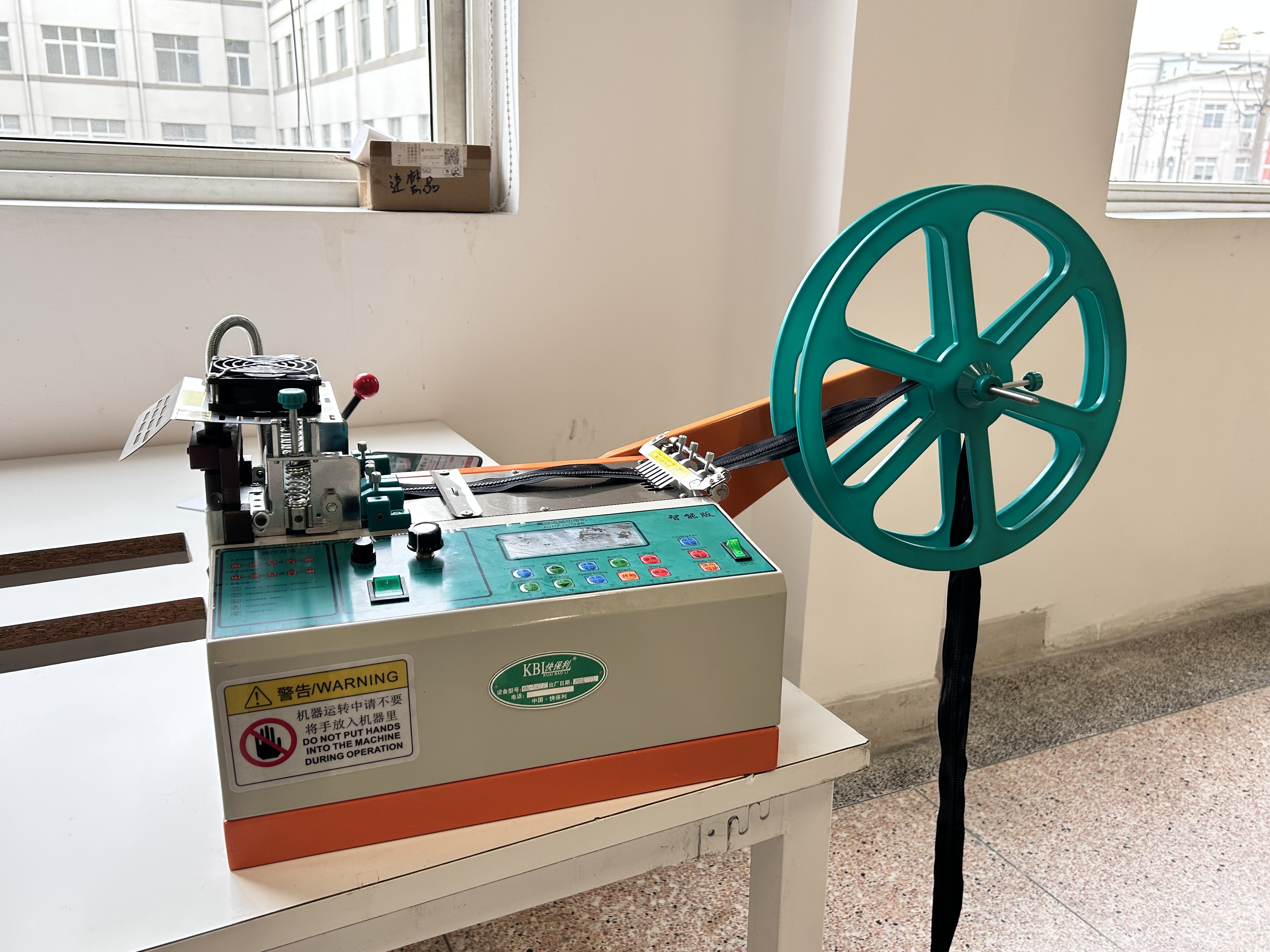 PM-093 Simple Zipper Cutting Machine
