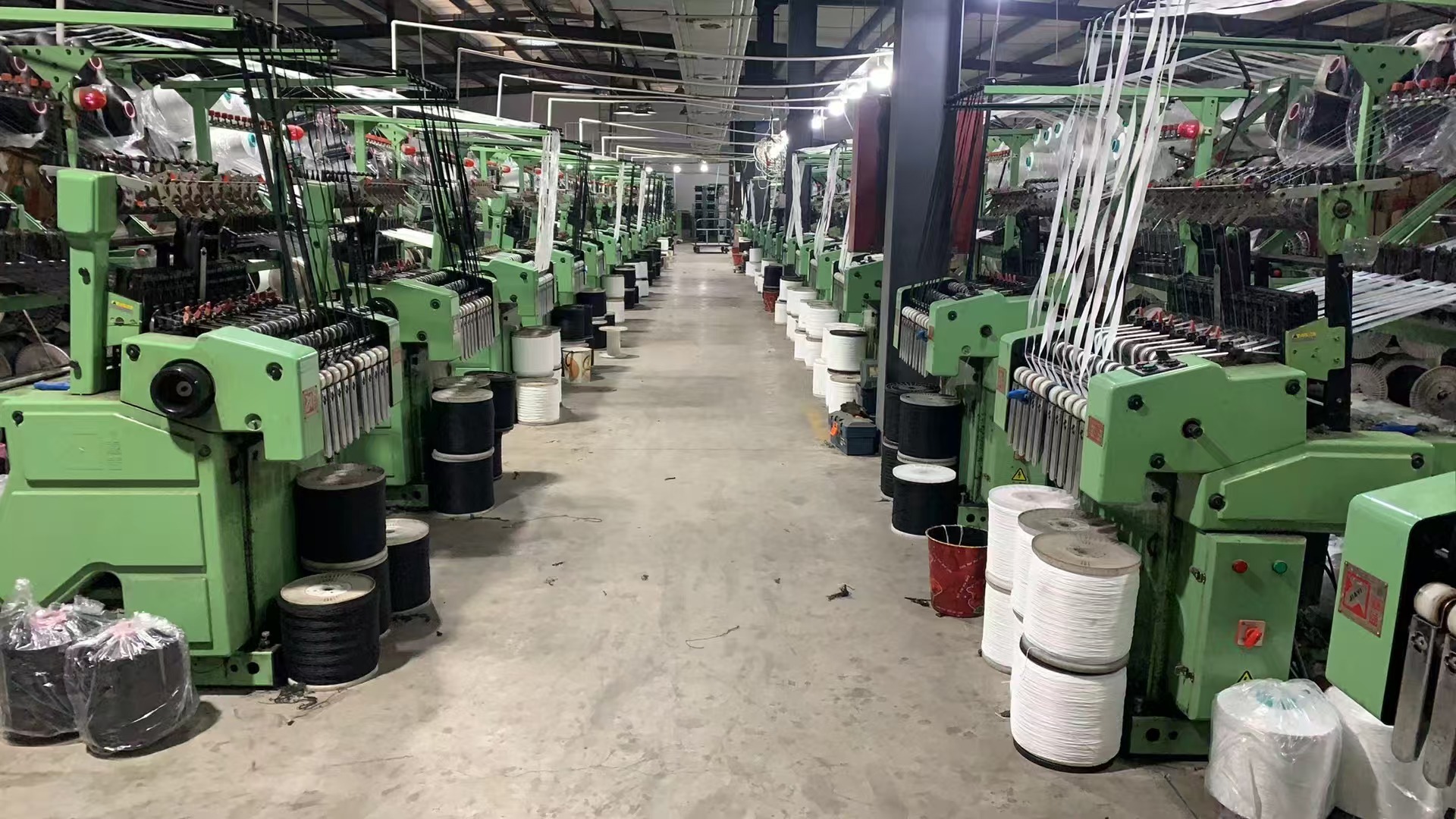 Nylon zipper factory