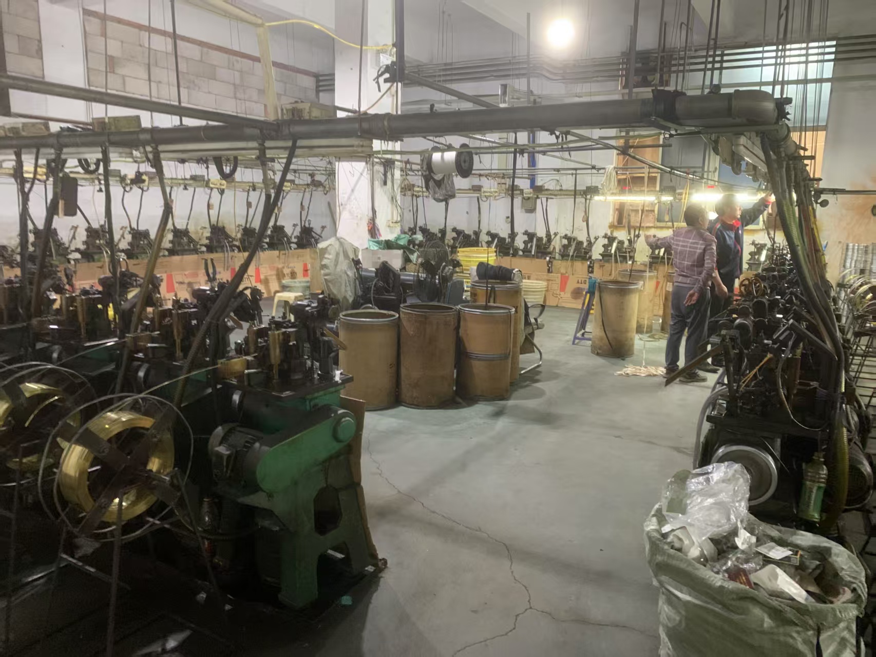 Metal zipper factory